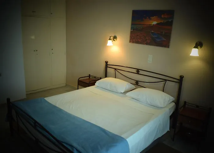 Manolo Corfu 팔레오카스트리차