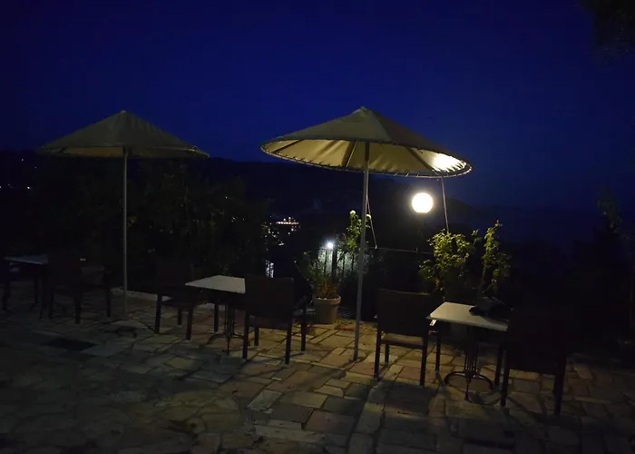 Manolo Corfu 팔레오카스트리차