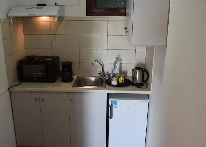 Manolo Corfu 팔레오카스트리차